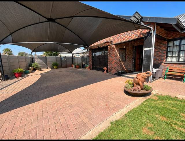 3 BEDROOM HOUSE FOR SALE IN RIVERSDALE